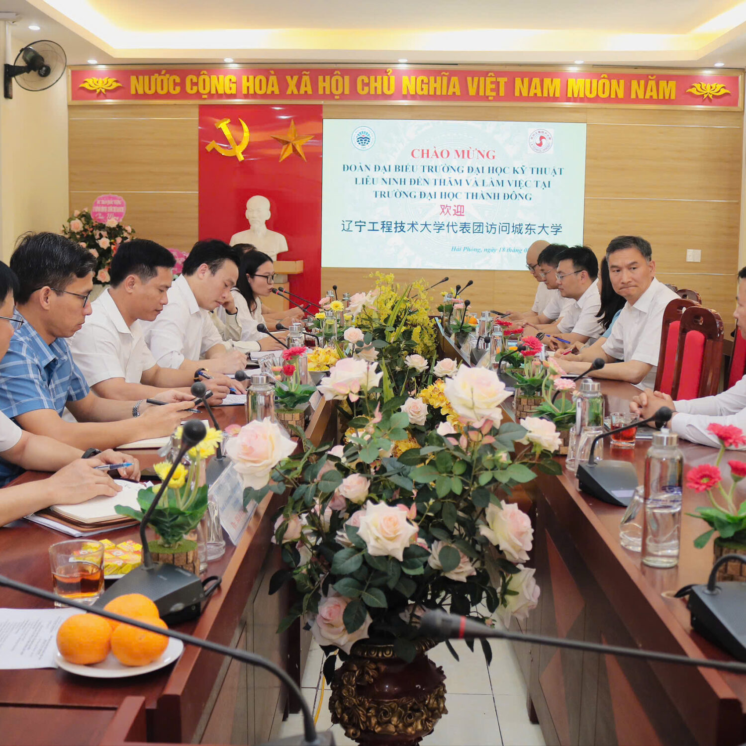 Trường Đại học Thành Đông tiếp đón đoàn Trường Đại học Kỹ thuật và Công nghệ Liêu Ninh