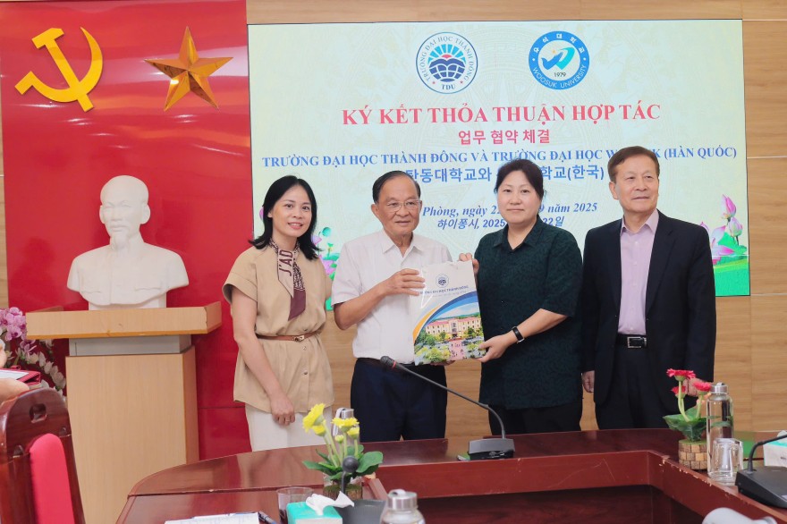 Trường Đại học Thành Đông ký kết hợp tác với Trường Đại học Woosuk (Hàn Quốc)