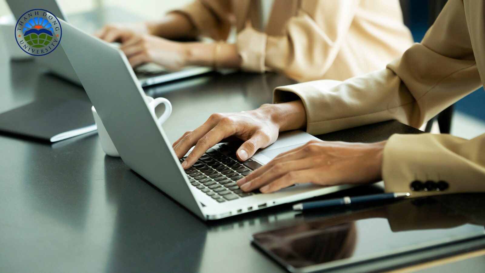 ẢNH WEB TS HUTECH - 2025-12-30T165715.196